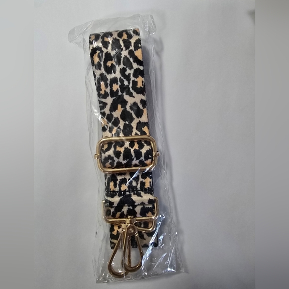Leopard Print Guitar Strap with Gold Hardware - Picture 4 of 4